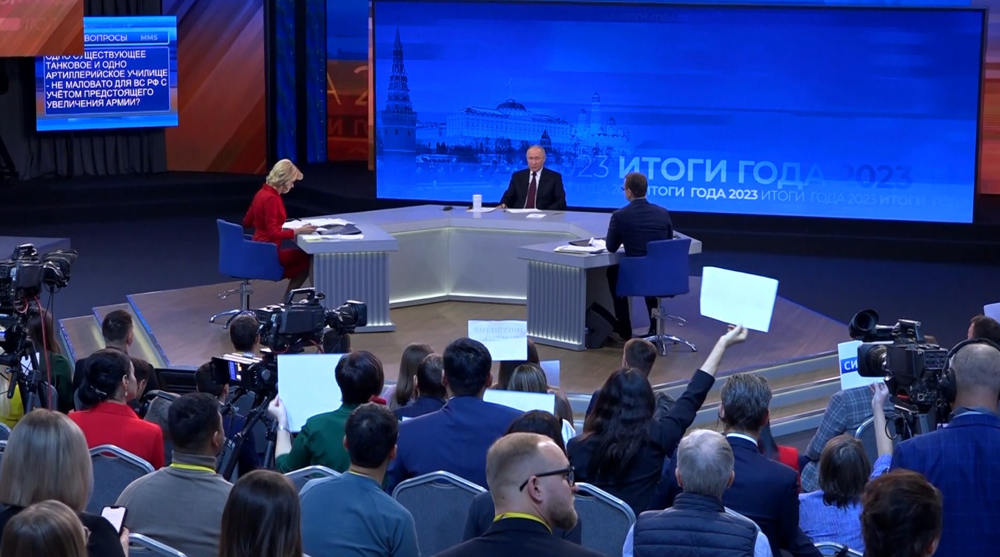 Съемочная группа медиахолдинга «Экспресс» приняла участие в итоговой пресс-конференции и прямой линии президента РФ Владимира Путина